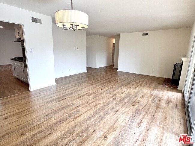 Building Photo - 6308 Villa Rosa Dr