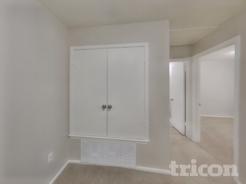 Building Photo - 6934 Sunshine Tree Dr