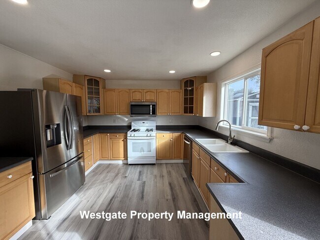 Building Photo - 574 Lorraine Ct N