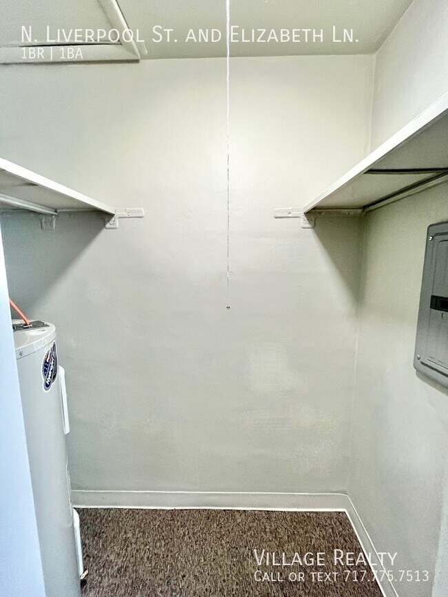 Building Photo - 35 N Liverpool St