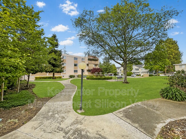 Building Photo - 400 Ortega Ave