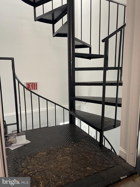 Building Photo - 1527 N Colonial Terrace