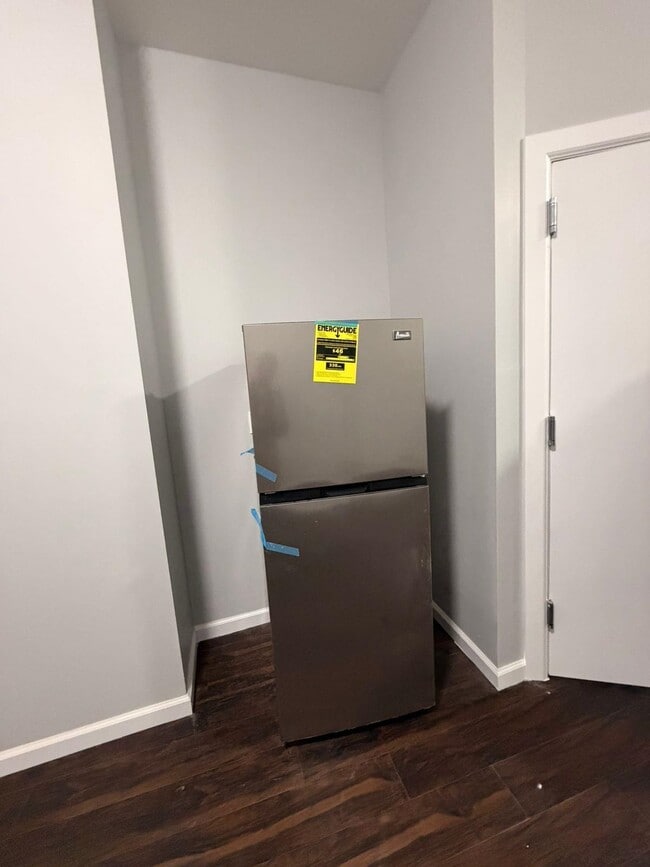 Building Photo - 906 Summit Ave