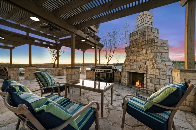 Building Photo - 3008 Point Cove