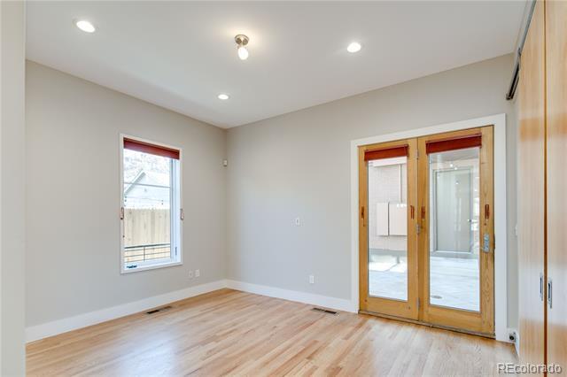 Building Photo - 2536 Glenarm Pl