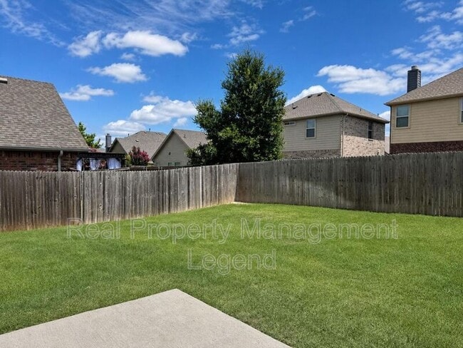 Building Photo - 9929 Pronghorn Rd