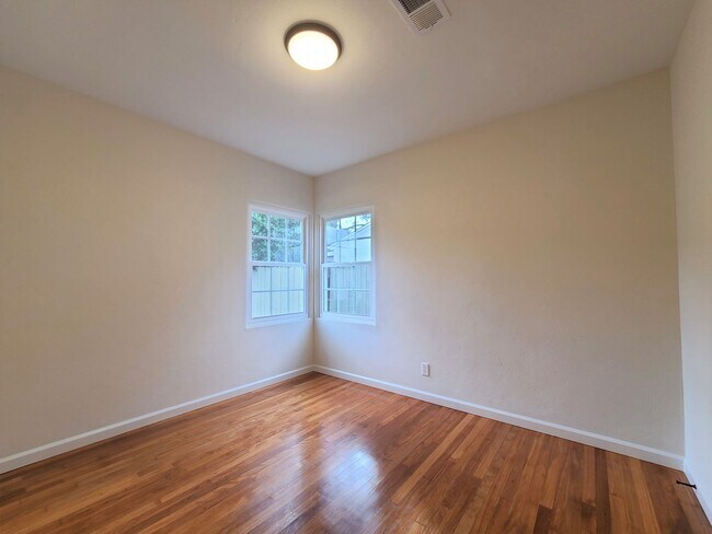 Building Photo - 4033 Violet St