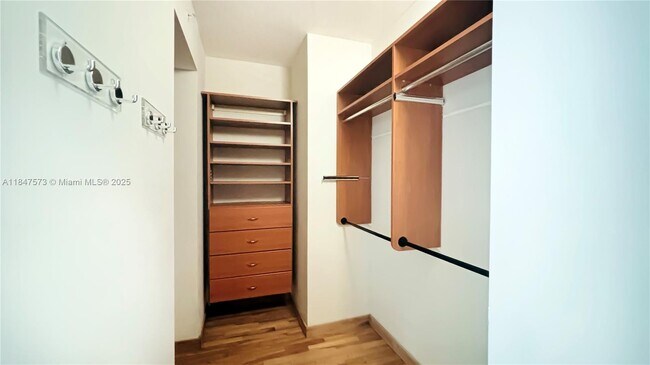 Building Photo - 1331 Brickell Bay Dr