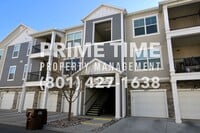 Building Photo - Lovely Top Level Condo For Rent