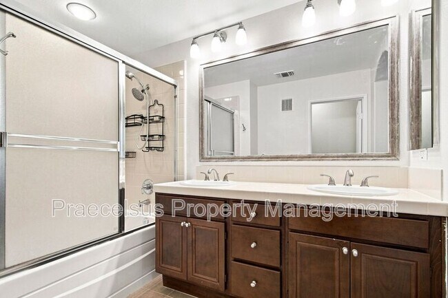 Building Photo - 2175 Condor Dr