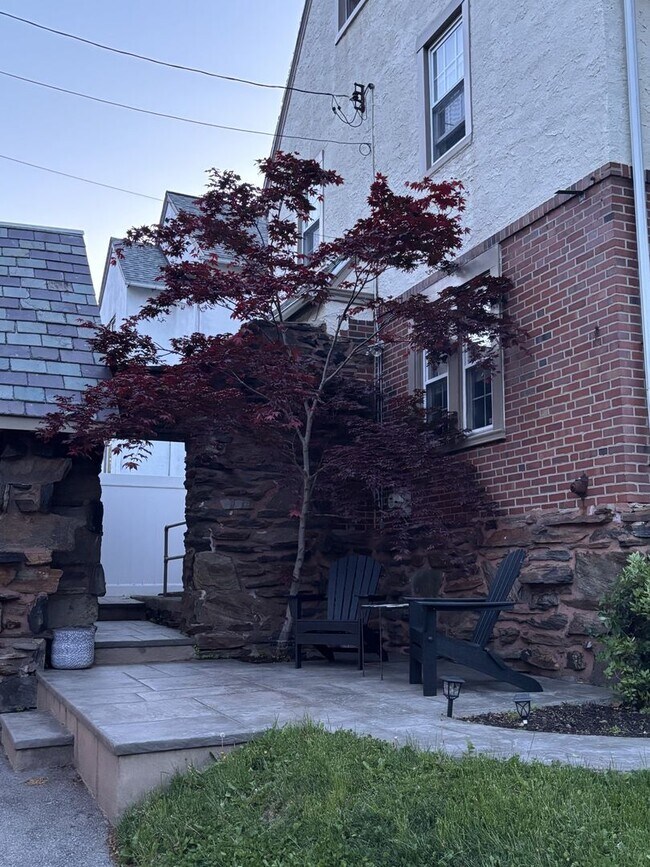 Building Photo - 26 Old Lancaster Rd