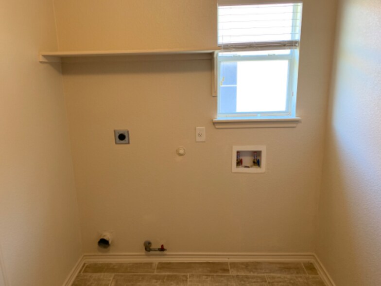 Building Photo - 8451 Blackstone Cove