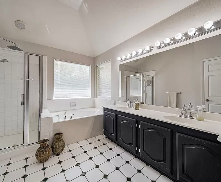 Building Photo - 5558 Mesa Verde Ct