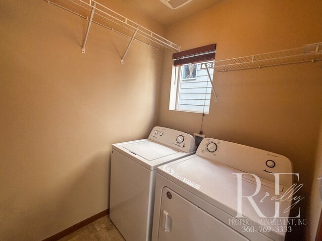 Building Photo - Spacious 3-Bedroom Home in Desirable Manet...