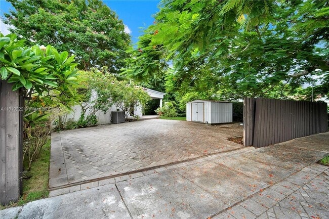 Building Photo - 6890 SW 51st St