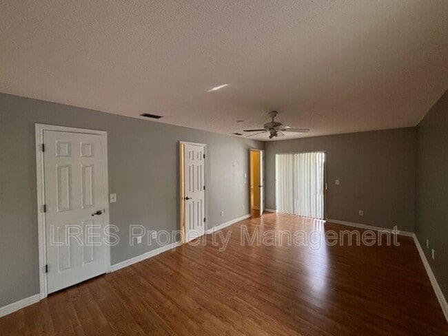Building Photo - 1444 Forest Hills Dr