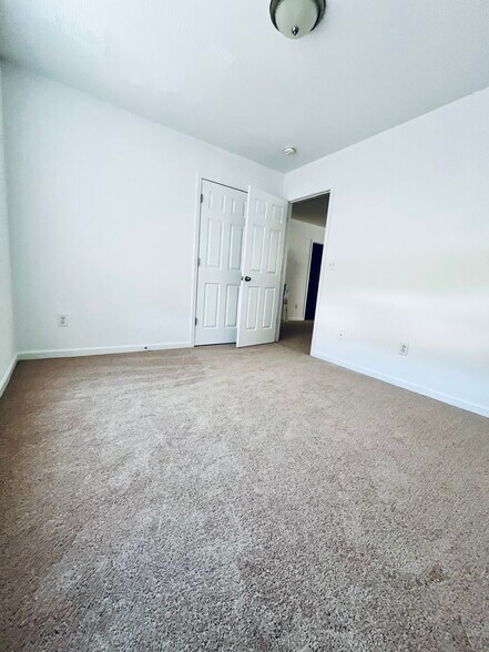 Building Photo - 1528 Logan Patrick Ct