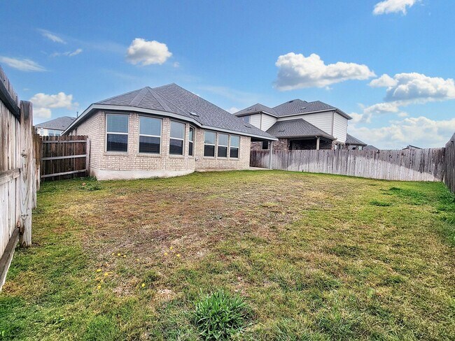 Building Photo - Beautiful Solar-Powered 4BR / 2BA Home – Big Backyard & Modern Kitchen