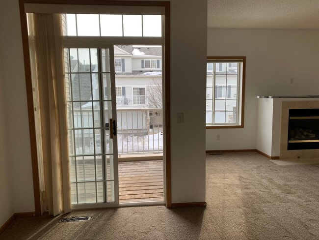 Building Photo - Bright & Spacious 2BR/1.5BA Townhome in Co...