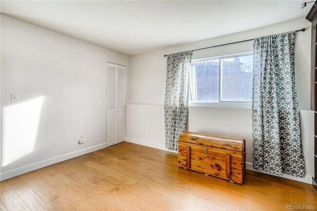 Building Photo - Lovely Louisville Home for Lease! Darling Dutchcreek Home on Dahlia!