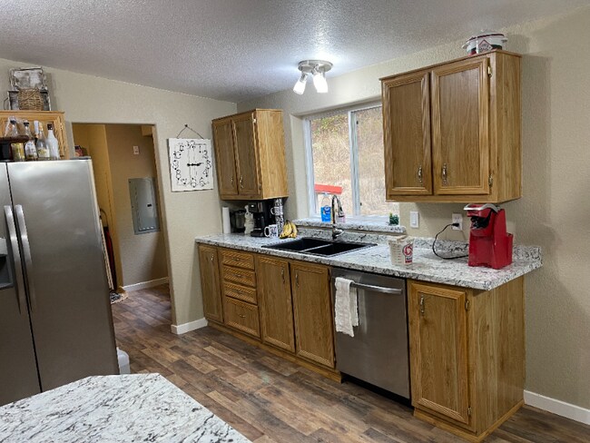 Building Photo - 276 Alpenridge Rd