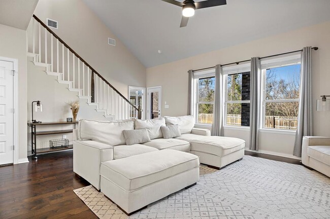 Building Photo - 3009 Diego Dr