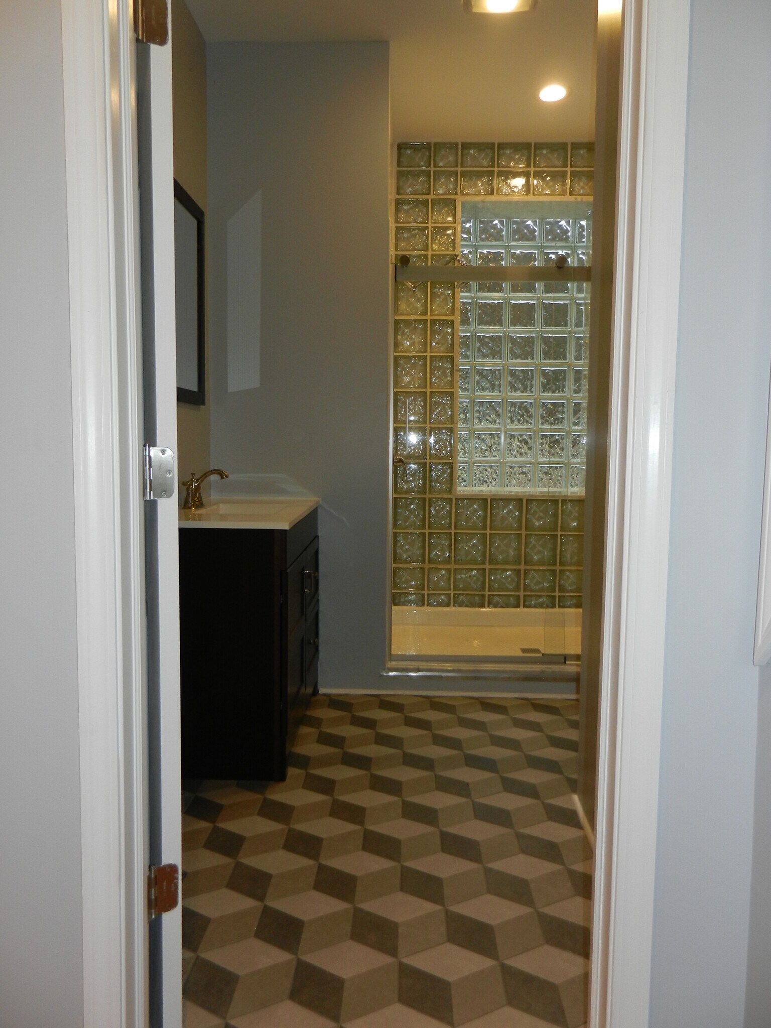 What a great bathroom! - 657 Evergreen Rd