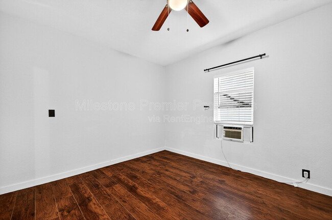 Building Photo - 1129 W Owings St