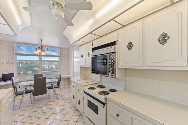 Building Photo - 2751 S Ocean Dr