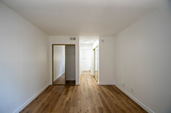 Building Photo - 5400 Morella Ave