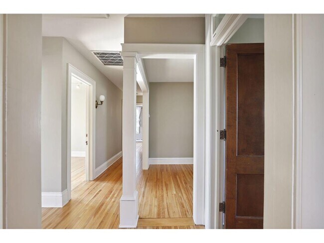 Building Photo - 1720 Mt Curve Ave