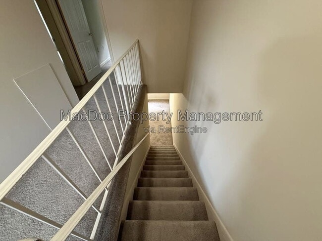 Building Photo - 14611 Earlham Ct