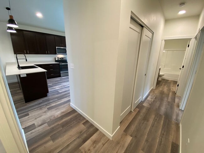 Building Photo - 3 Bed, 3 Bath Beautiful Home!
