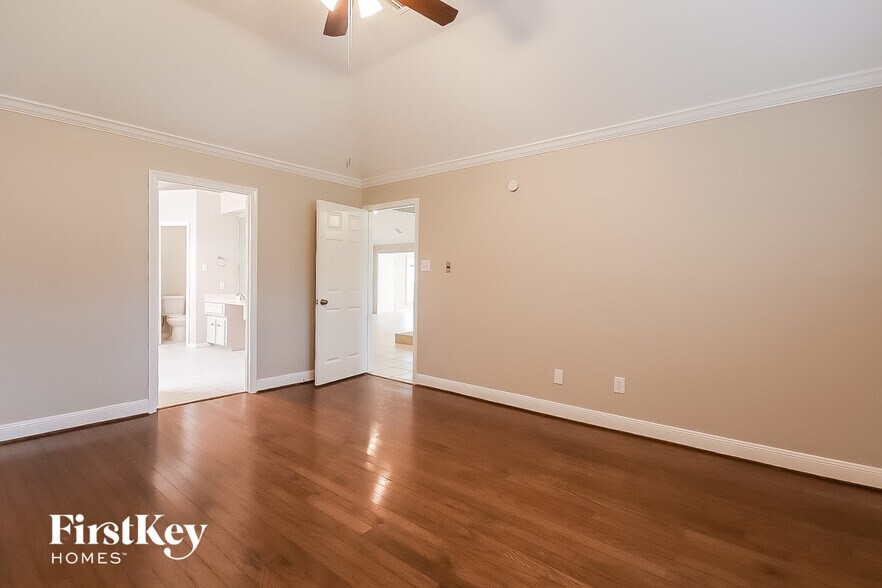 Building Photo - 2303 Prestwick Dr