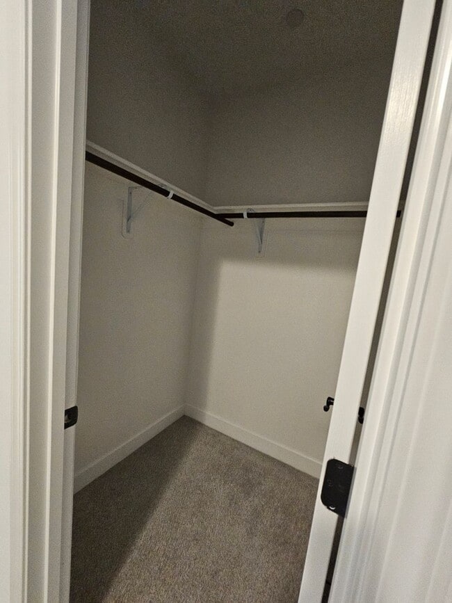 Building Photo - Beautiful Home in Gated Community