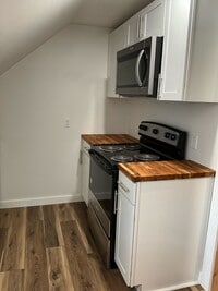 Building Photo - 8 Woodland Ct