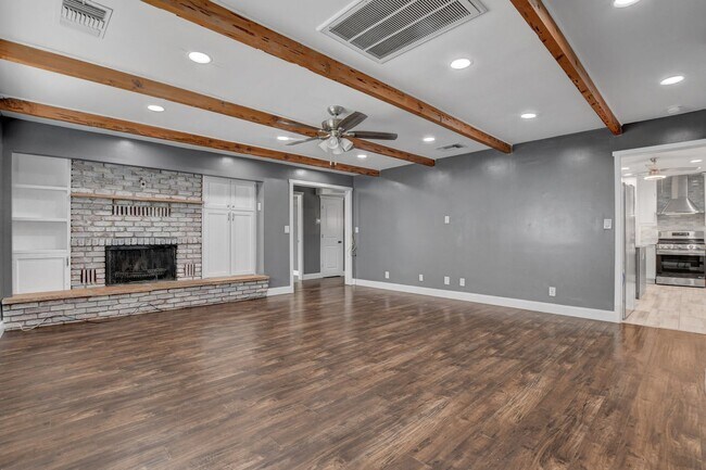 Building Photo - UNIQUE SINGLE FAMILY HOME! - No HOA, Car Lift, RV Parking and Nice Backyard