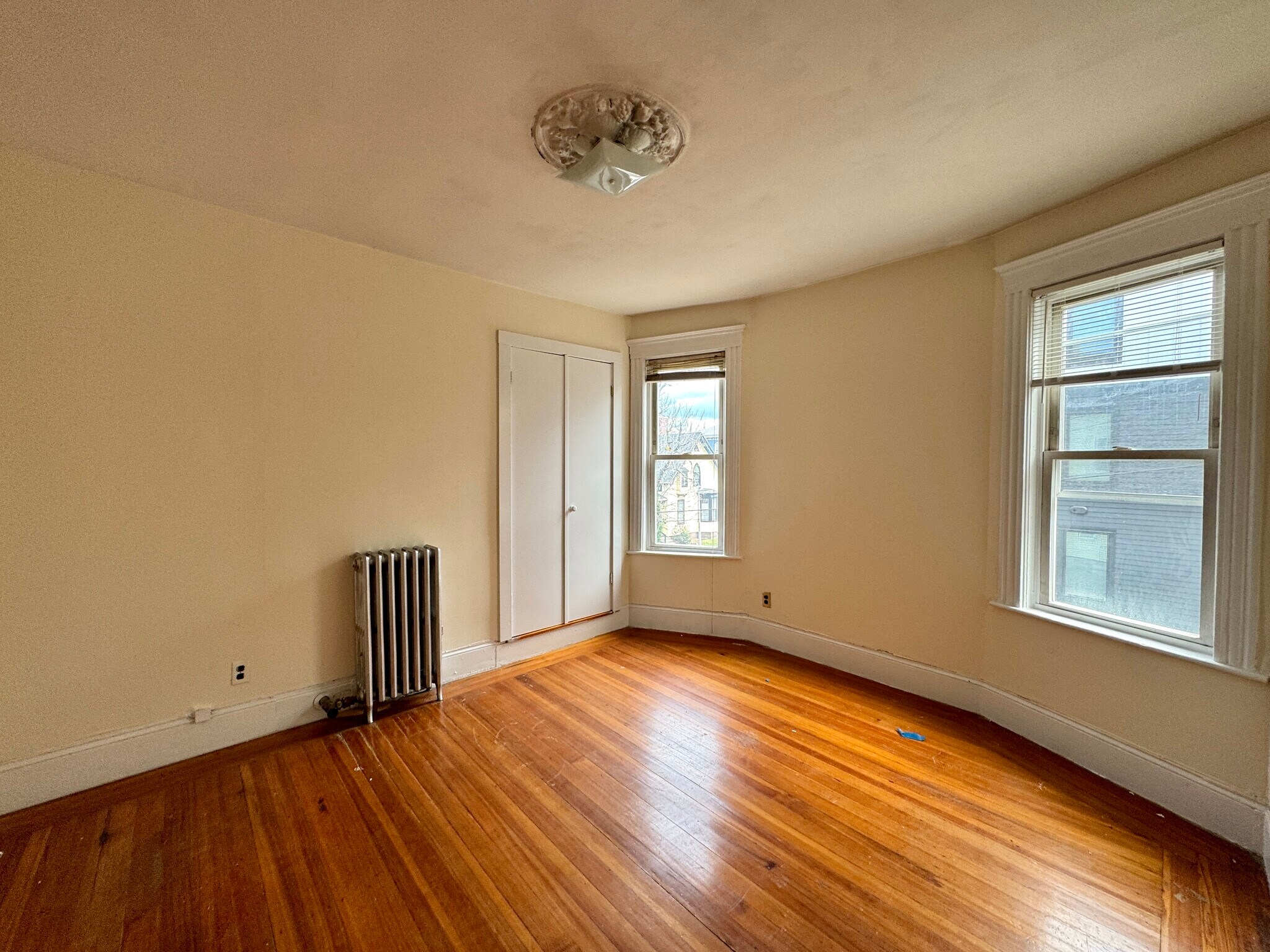 Building Photo - 144 Hillside St