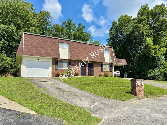 Building Photo - 2323 Green Forest Dr