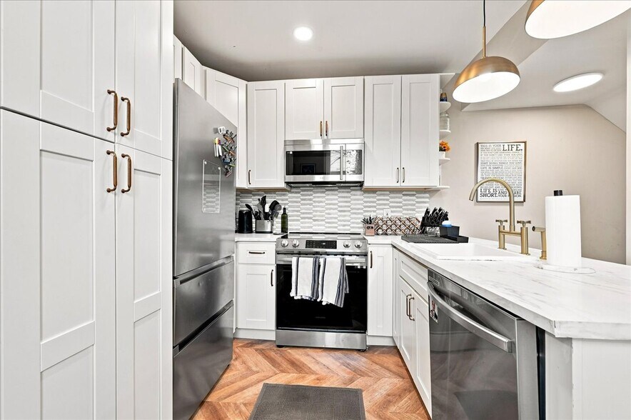 Building Photo - 1301 S 49th St