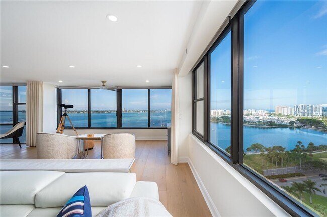 Building Photo - 770 S Palm Ave