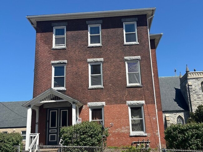 Building Photo - 45 Fountain St
