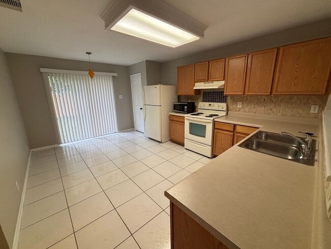 Building Photo - Charming 2 Bedroom, 2 Bathroom Home in Pri...