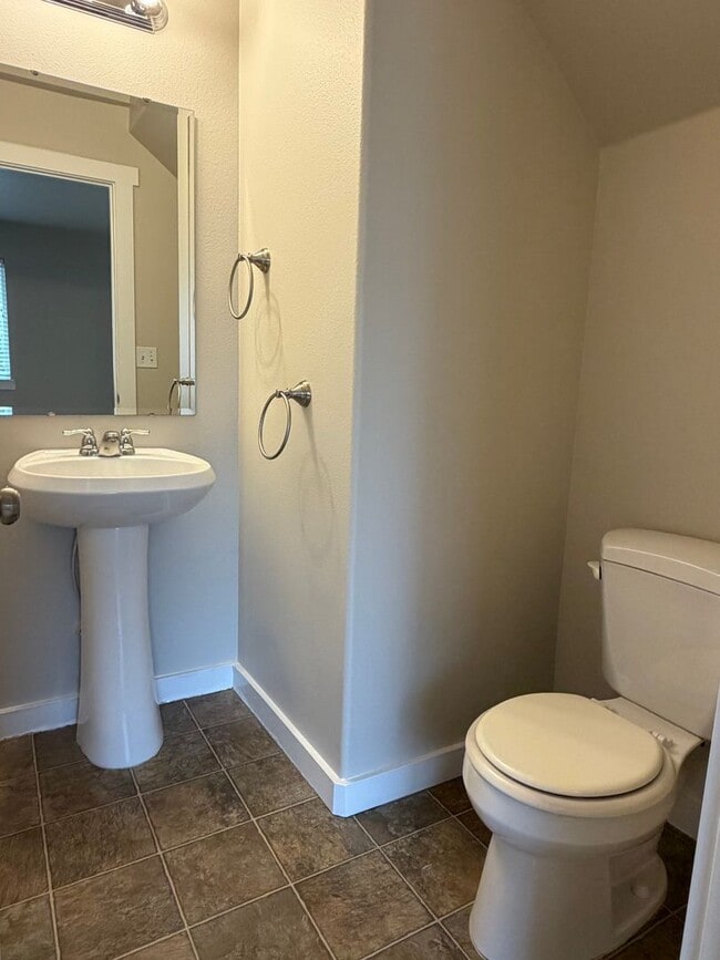 Building Photo - Perfect 4 bed 2.5 ba home in the desirable Sundance Subdiv. off McMillan & Meridian Rd.