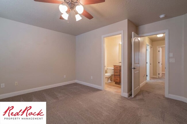 Building Photo - Beautiful Southgate Townhome!