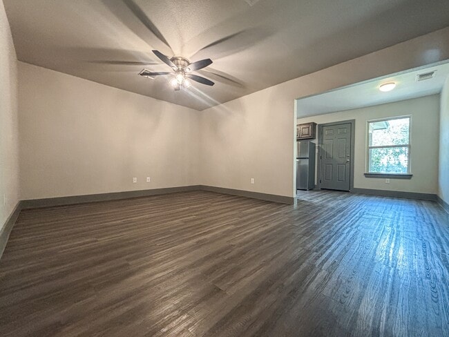 Building Photo - 1520 Eichen Rd