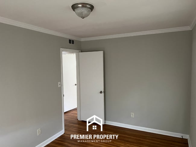 Building Photo - Charming 3BR/1.5BA in West Huntsville | Hardwood Floors Throughout & Fenced Yard