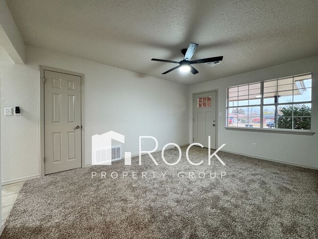 Building Photo - Beautifully Remodeled 3 Bed/1.5 Bath Home in Moore with 1-Car Garage