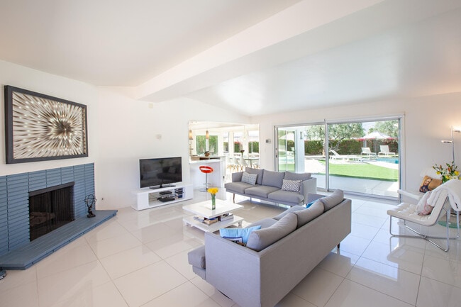 Building Photo - 2007 E Andreas Rd