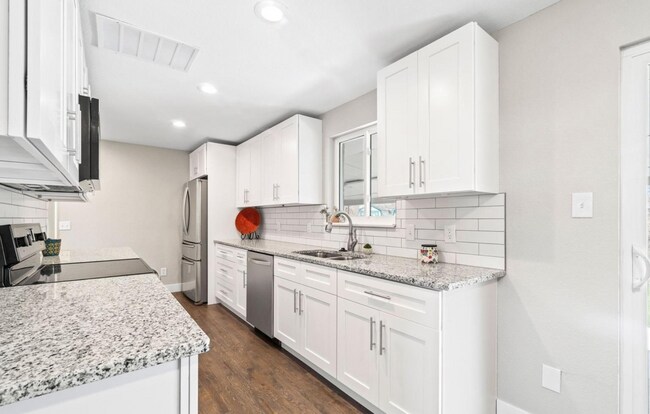 Building Photo - 89 W 81st Pl